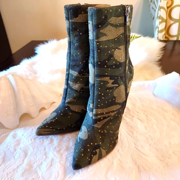 Camo Rhinestone Stiletto Sock Bootie by Steve Madden: Size 7 - Picture 5 of 10